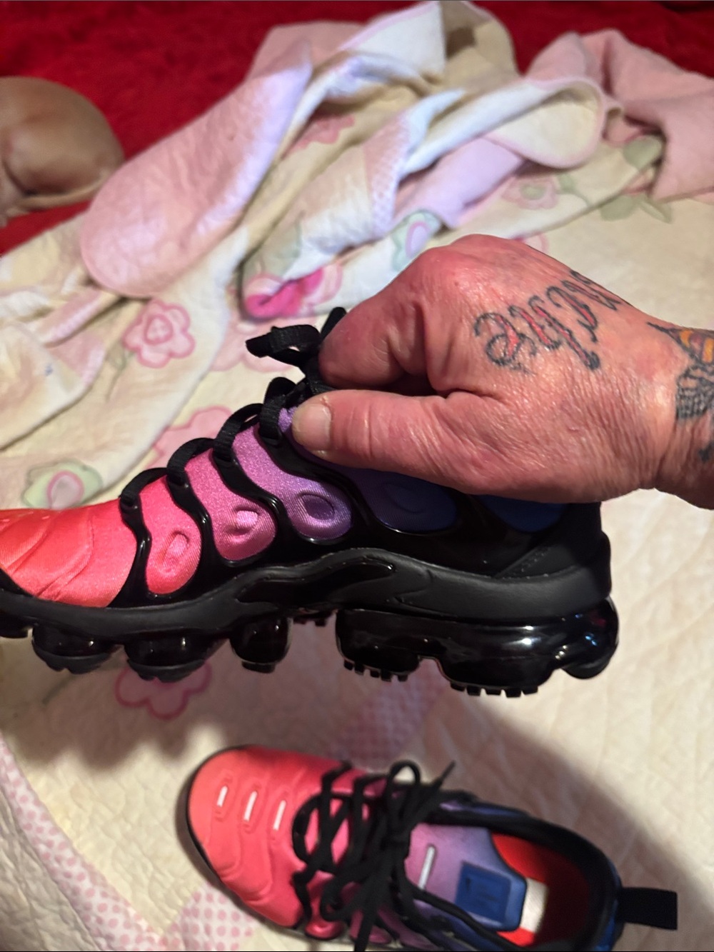 Nike vapor Max Women's Gradient Pink to Purple Lace-Up Sneakers - Picture 3 of 6